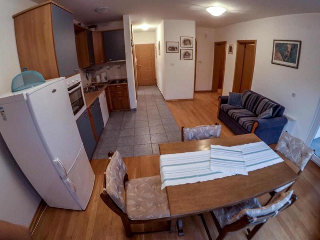 Apartments Car Kampor Rum bild