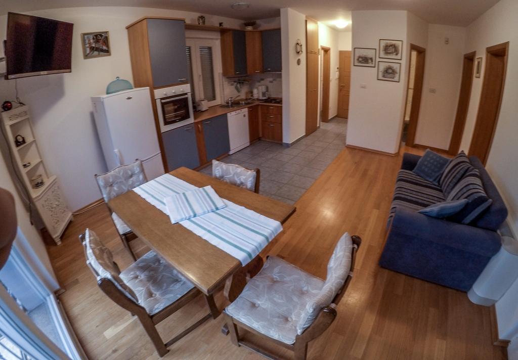 Apartments Car Kampor Rum bild