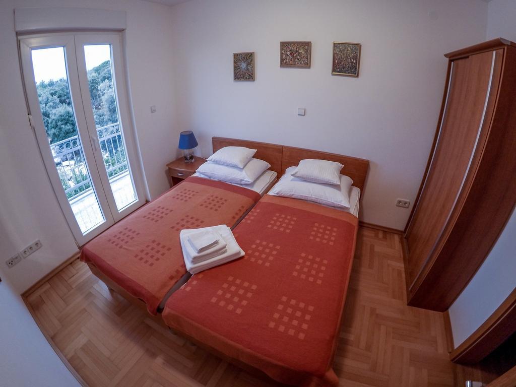 Apartments Car Kampor Rum bild